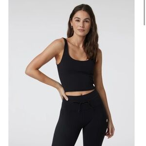 Vuori Daily Crop - NWOT